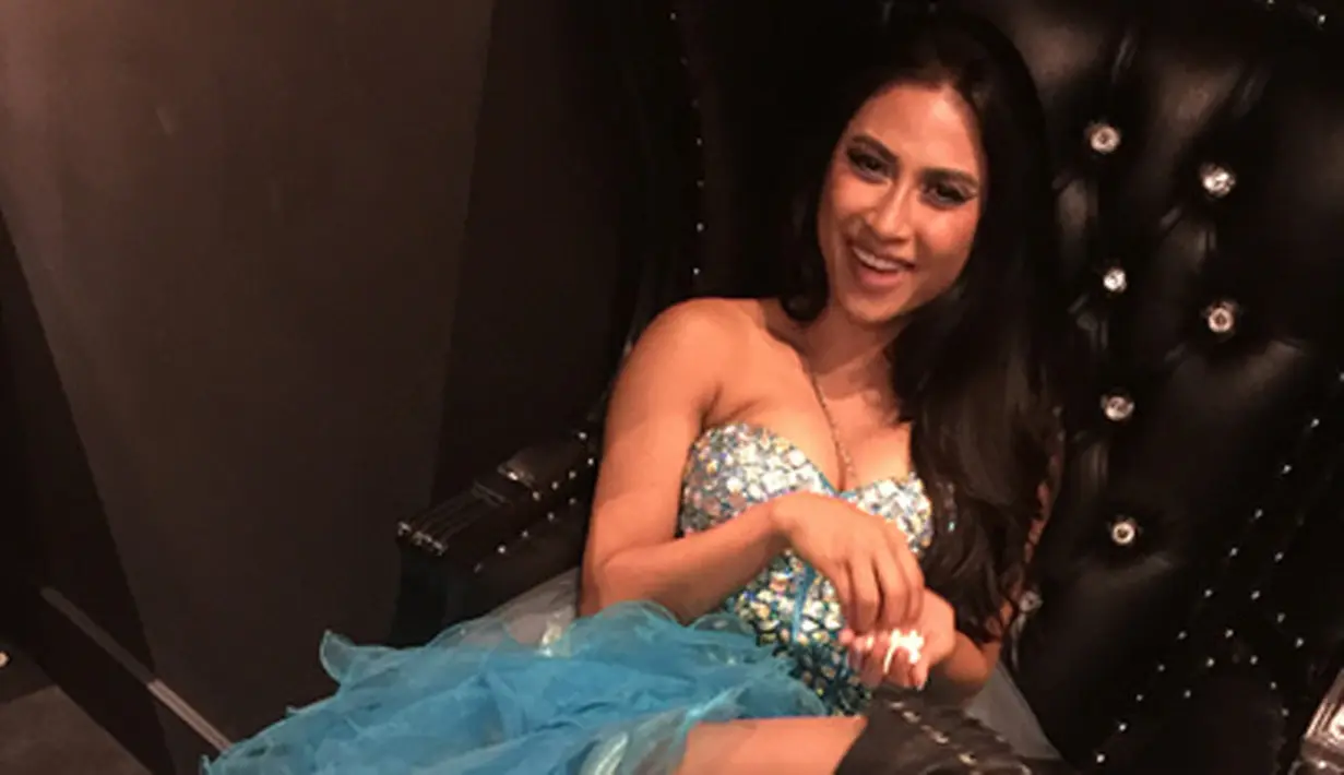 Jarang terdengar kabarnya, pemeran Uli Auliani muncul menghebohkan warganet. Uli mengunggah beberapa foto dan video dengan baju seksi. Sontak saja, membuat beragam komentar dari netizen. (Instagram/uliauliani10)