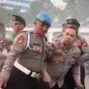 Viral Perwira Polisi Dipapah Usai Demo DPR, Ini Penyebabnya