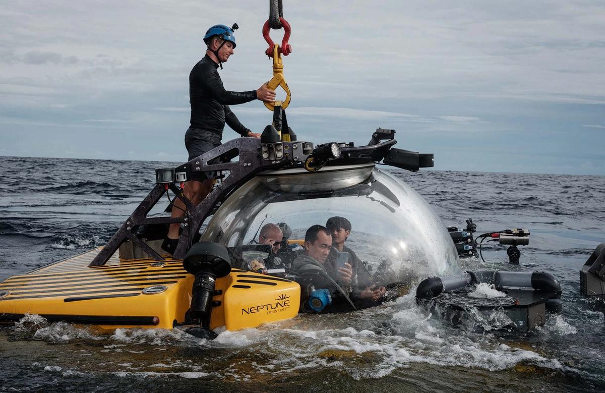 FOTO: Berburu Kehidupan Laut Dalam Sulawesi dengan Kapal Selam