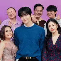 Beda Style dengan Bintang Utama, Prilly Latuconsina Tetap Memukau dalam Dress Glamor di Red Carpet. [@hahanybunch].