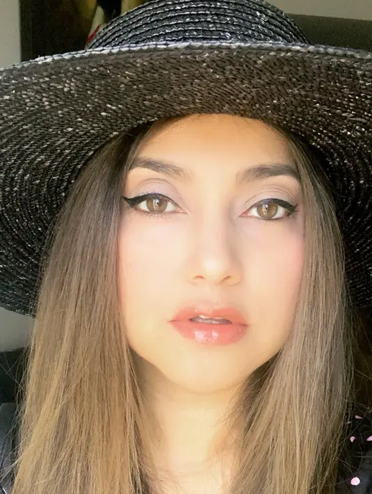 <p>Belum lama ini, ibu satu anak itu diketahui merayakan ulang tahunnya yang ke-45 pada 16 Juni 2022 lalu. Yang menarik, penampilan Sarah Azhari sama sekali tak mencerminkan usianya saat ini. (FOTO: instagram.com/sazarita/)</p>