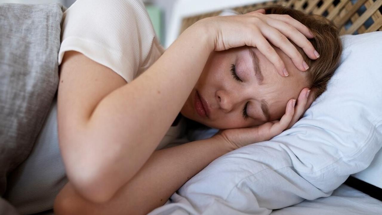 2.&nbsp; Minimalkan Paparan Cahaya Sebelum Tidur