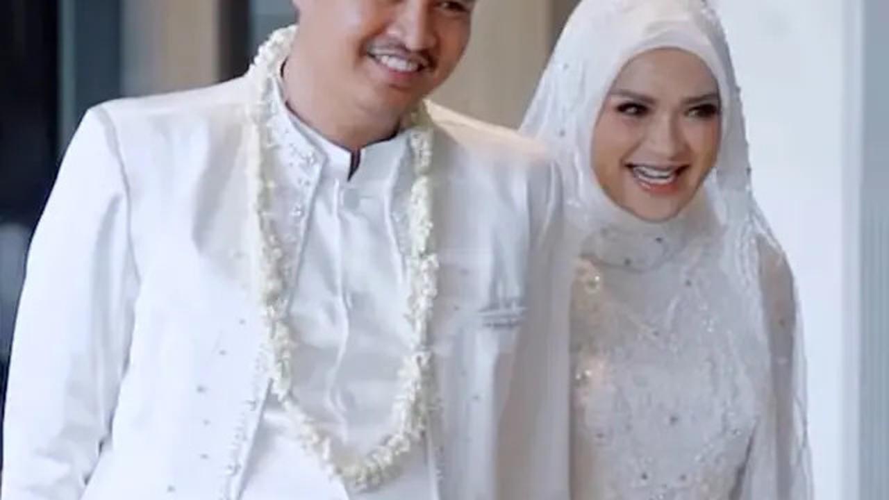 10 Artis Rasakan Tahun Baru 2025 Perdana Sebagai Pasutri, Terbaru Delia Septianti