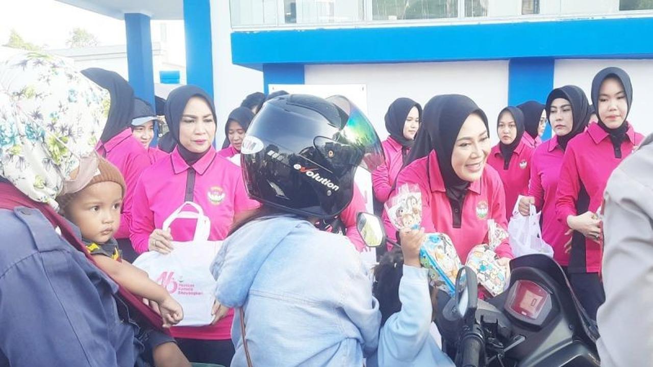 Bhayangkari Kalsel Salurkan Ratusan Paket Sayur Segar dari Program Pangan Lestari