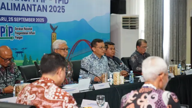 Rapat Koordinasi Tim Pengendalian Inflasi Pusat (TPIP) dan Tim Pengendalian Inflasi Daerah (TPID) Wilayah Kalimantan yang diselenggarakan pada 25 September 2025 di Banjarbaru, Kalimantan Selatan. (Foto: ekon.go.id)