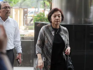 Direktur Perencanaan Korporat PLN Syofvi Felienty Roekman tiba di Gedung KPK, Jakarta, Senin (29/4/2019). Syofvi diperiksa sebagai saksi untuk tersangka Direktur Utama PLN nonaktif Sofyan Basir terkait dugaan suap proyek pembangunan PLTU Riau-1. (merdeka.com/Dwi Narwoko)