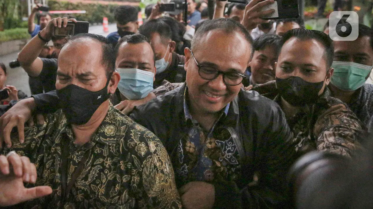 Ekspresi Lelah Ayah Mario Dandy Rafael Alun Trisambodo Usai Diperiksa KPK Selama 8 Jam