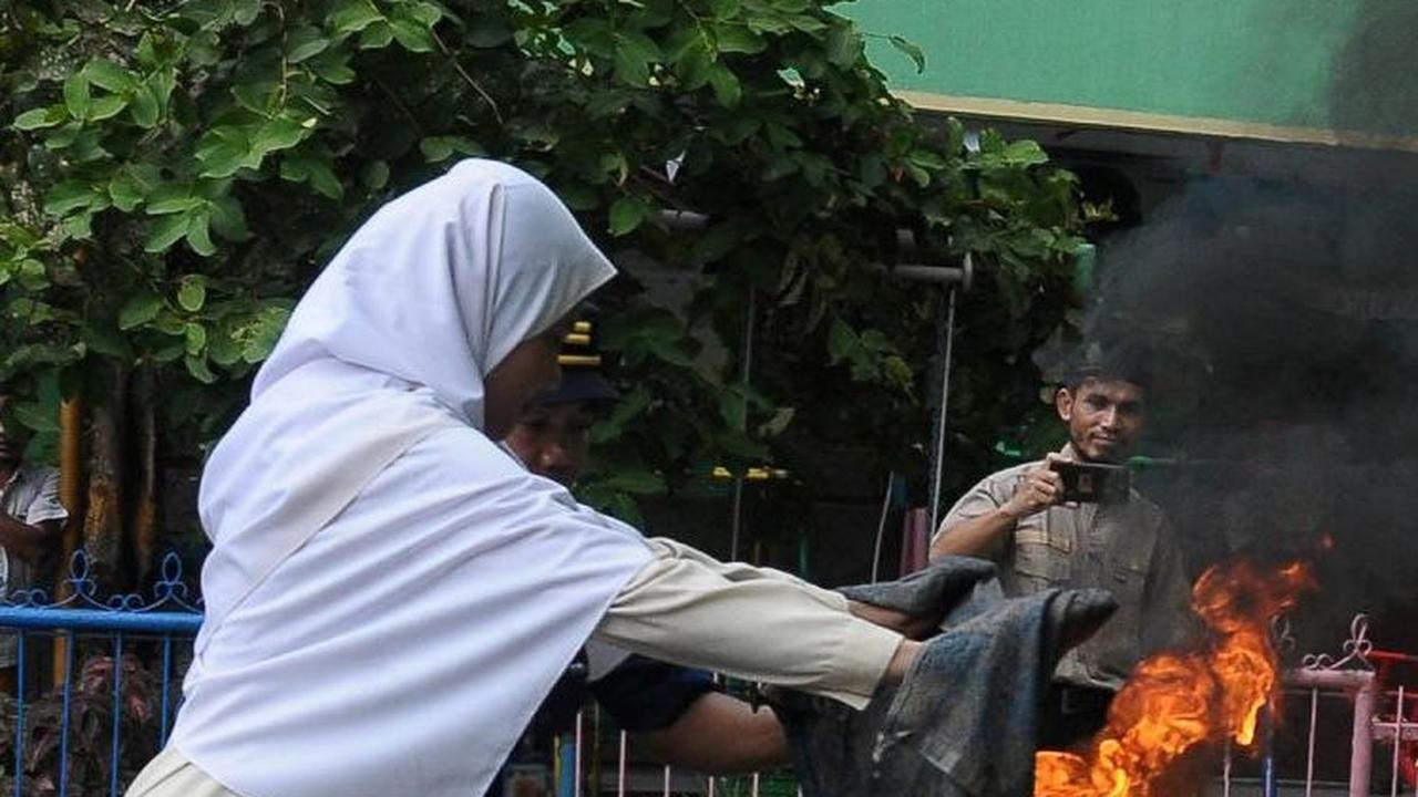 Pelatihan Tanggap Bencana oleh BPBD dan Pemadam Kebakaran DKI Jakarta diberikan sebagai edukasi kepada para santri dan santriwati.