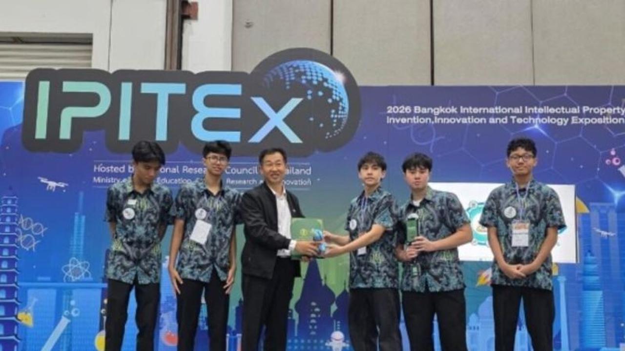 Pelajar Indonesia Raih Emas IPITEx 2026 dengan Inovasi SoilPIN, Alat AI Pemantau Tanah