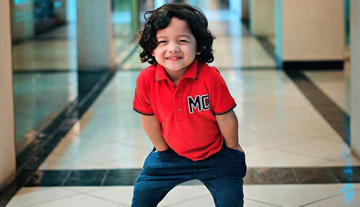 Pemilik nama lengkap Arsya Akbar Pemuda Hermansyah ini selalu sukses menghibur netizen dengan tingkahnya yang lucu. (Liputan6.com/IG/@arsya.hermansyah)