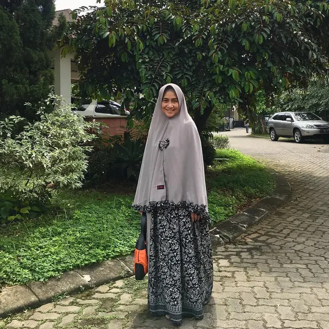 Kini Berhijab, Ini 6 Potret Terbaru Meidiana Hutomo Awet Muda di Usia 55 Tahun
