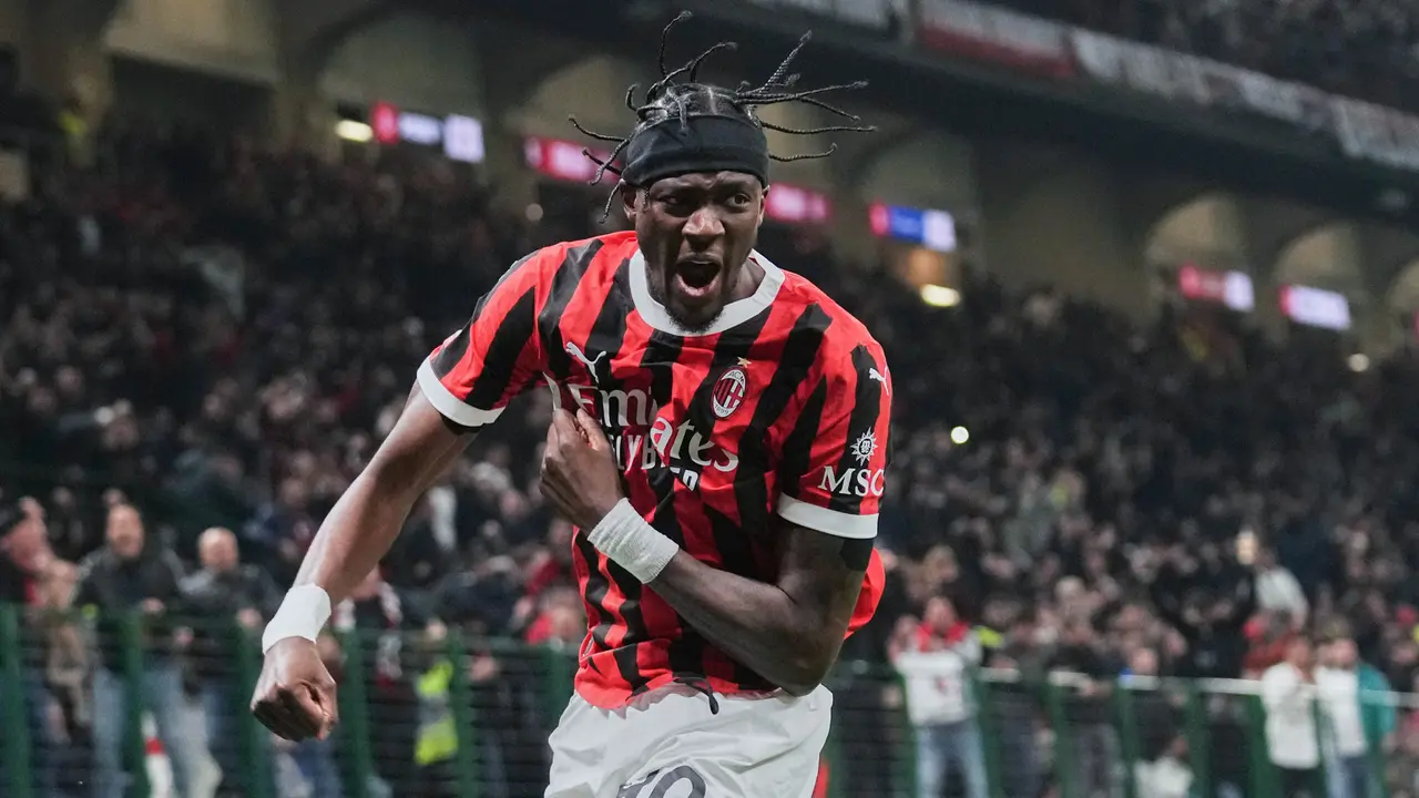 Foto: Gol Tendangan Roket Hakan Calhanoglu Gagalkan Kemenangan AC Milan di Semifinal Coppa Italia, Inter Selamat dari Kekalahan