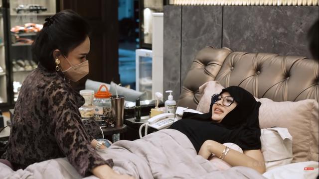 7 Potret Kebersamaan Krisdayanti dan Yuni Shara saat Jenguk Aurel di Momen Lebaran