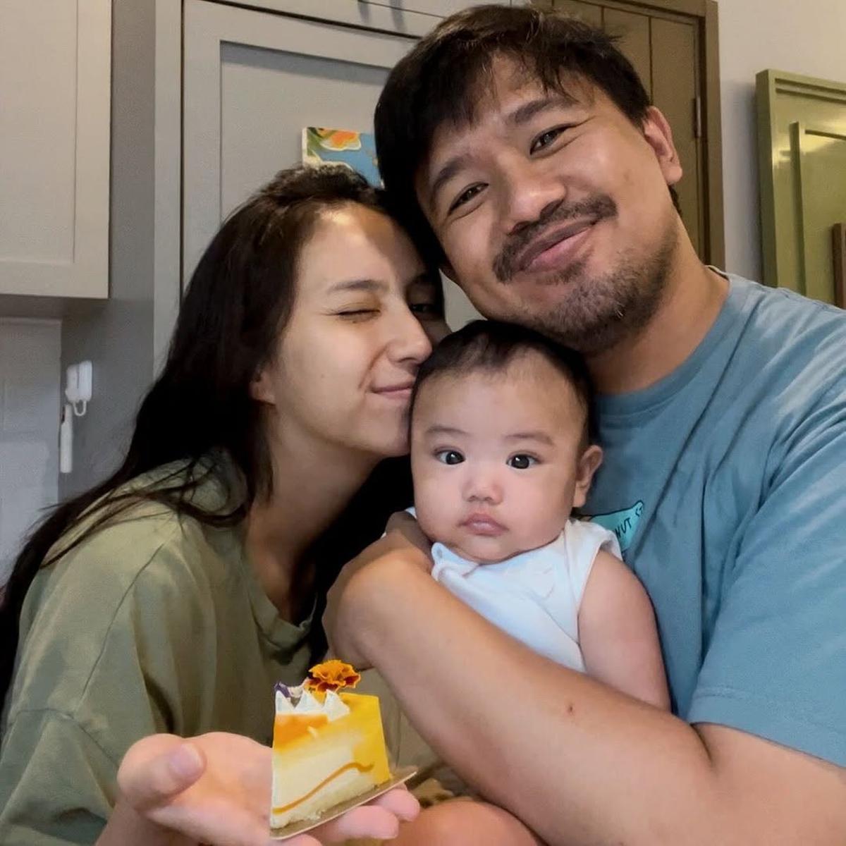 Joshua Suherman Momong Baby Elio, Endingnya Ikut Tidur Bersama Anak