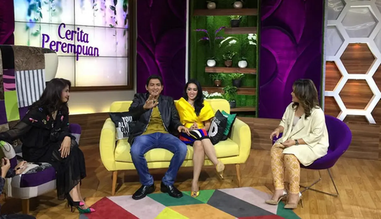 Potret intim pasangan ini begitu terlihat dalam akun Instagram Tiara Dewi. Harapan dan doa dari netizen membanjiri laman komentar. Tiara juga berharap sang suami tidak bosan menghadapi kemanjaannya. (Instagram/tiaradewireal)