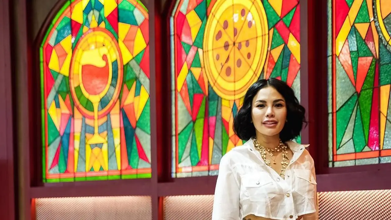 Nikita Mirzani Merespons Langkah KPK Geledah Rumah Dito Mahendra.