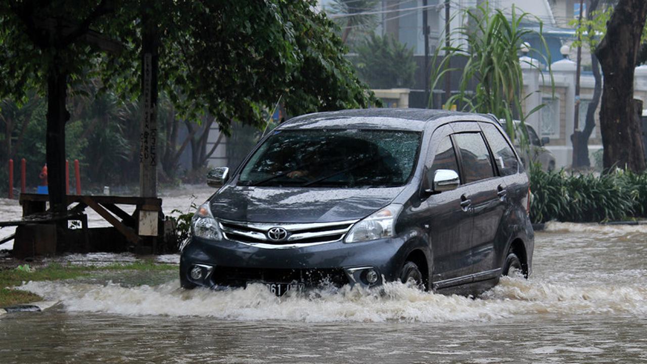 Cawang Banjir, Tol Japek KM 200 Macet Total Akibat Genangan Air