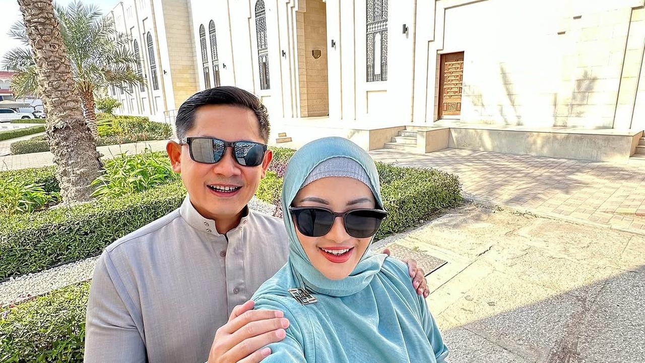 LDR Indonesia - Qatar, Ini Kisah Cinta Fitri Carlina yang Selalu Harmonis Bareng Suami Pilot
