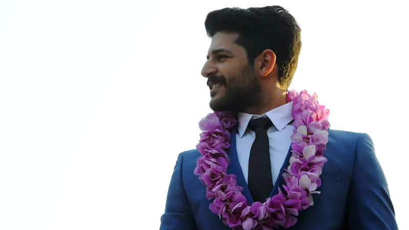  Emre Kivilcim dengan Jambang Seksi Buat Fans Makin Jatuh Hati