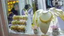 Koleksi perhiasan terlihat di salah satu stan pameran Jakarta Inernational Jewellery Fair 2019 di Jakarta, Kamis (4/4). Ajang Jakarta International Jewellery Fair 2019 diselenggarakan oleh Asosiasi Perhiasan Emas dan Permata Indonesia (APEPI) pada 4-7 April 2019 di JCC. (Liputan6.com/Faizal Fanani)