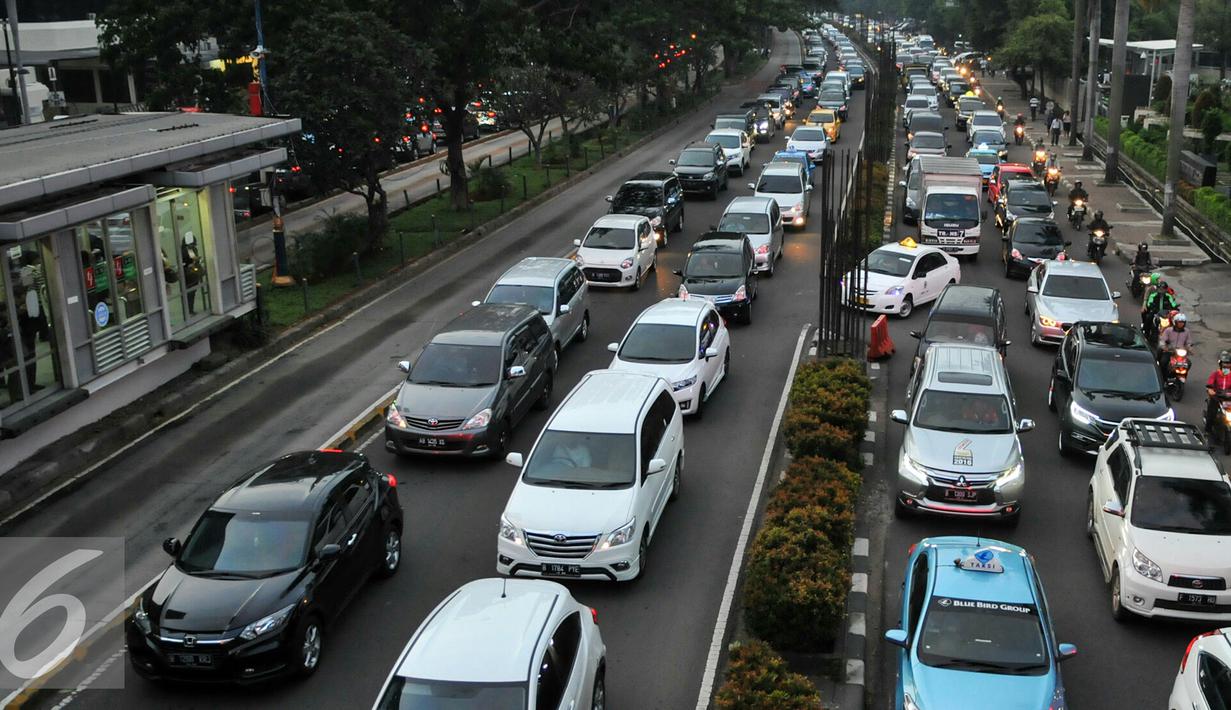 Bulan Puasa, Jam Macet Pulang Kerja Bergeser Lebih Awal - Foto Liputan6.com