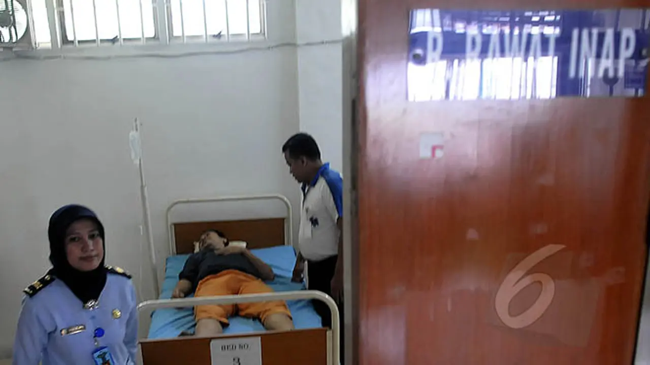 Warga Binaan Melakukan Pemeriksaan Tuberkulosis di LP Cipinang
