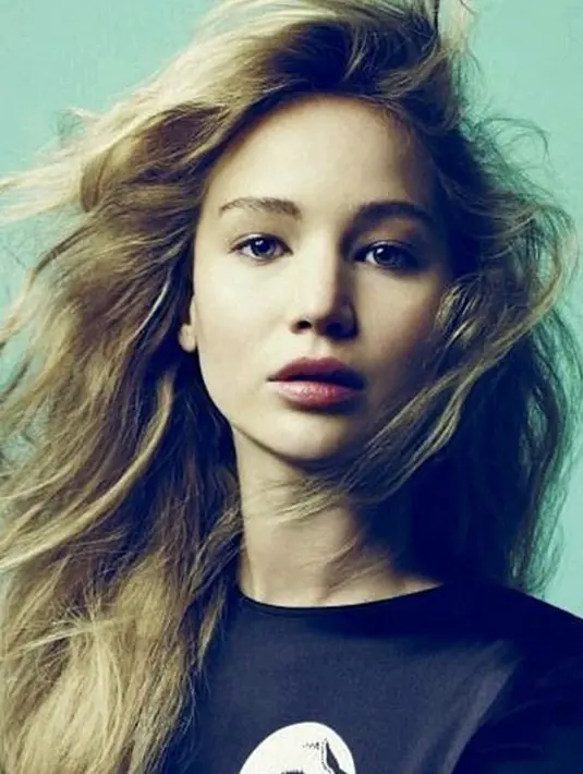 Saat itu dilaporkan bahwa Jennifer hendak mengunjungi kediaman salah satu keluarganya dan pesawat yang ditumpangi tiba-tiba melakukan pendaratan darurat dikarenakan ada gangguan pada bagian mesin.  (Instagram/jenniferlawrencepx)