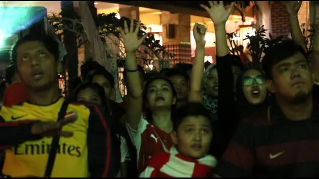 Bola.com kembali menggelar acara nonton bareng siaran langsung pertandingan Liga Premier Inggris antara tuan rumah Newcastle United melawan Arsenal, di Gumati Cafe, Paledang, Bogor. Sabtu (29/8/2015).