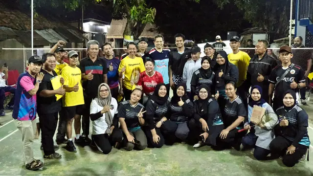 Anggota DPRD Provinsi DKI Jakarta dari Fraksi Partai Solidaritas Indonesia, Francine Widjojo, mengadakan kegiatan "Bulu Tangkis bersama Juara Dunia" bersama Hariyanto Arbi, Tantowi Ahmad, dan Aggripina Putera di Lapangan Bulu Tangkis PB Bersaudara, Pondok