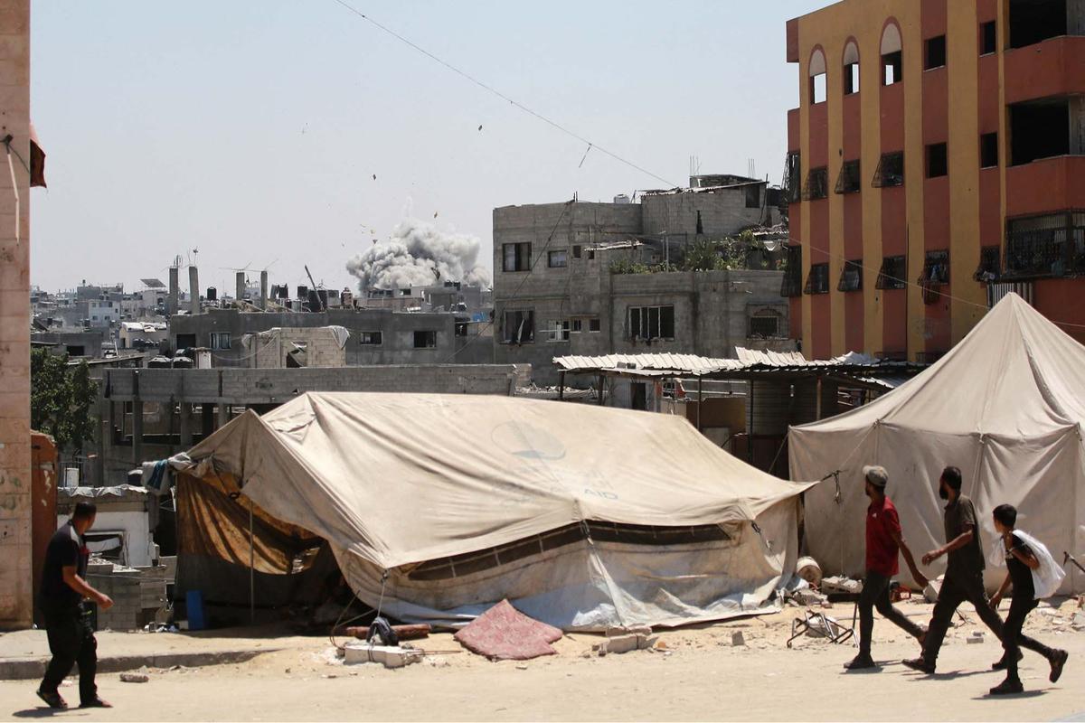 Judul: Detik-Detik Roket Israel Hantam Gedung di Gaza