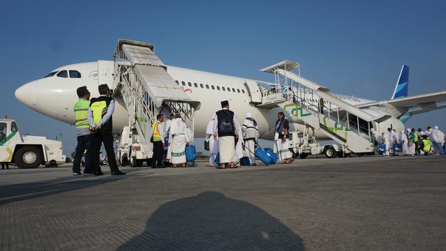 Jemaah Haji Naik Pesawat
