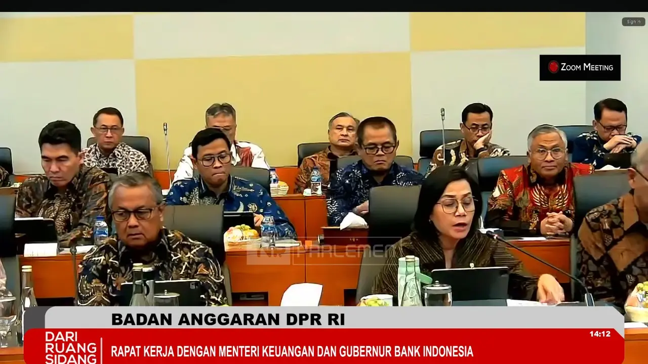 Rapat Banggar DPR RI dengan Menkeu Sri Mulyani mengenai Laporan Realisasi Semester I dan Prognosis Semester I Pelaksanaan APBN TA 2025. (Tira/Liputan6.com)