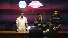 Timnas Indonesia dipastikan akan menghadapi Argentina yang berstatus Juara Piala Dunia 2022 dalam FIFA Matchday di Stadion Utama Gelora Bung Karno (SUGBK) pada 19 Juni 2023 mendatang. Kepastian itu didapat dalam Konferensi Pers yang digelar PSSI bersama perwakilan Konfederasi Sepak Bola Argentina (AFA) yang diwakili manajer Timnas Argentina, Daniel Cabrera bersama perwakilan Oltre Consulting sebagai sponsor di ruang media SUGBK, Rabu (24/5/2023). Daniel Cabrera memastikan akan membawa skaud lengkap, termasuk Lionel Messi dalam laga tersebut. (Bola.com/Bagaskara Lazuardi)