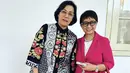 <p>Retno Marsudi terlihat playful dengan blazer pink berpadu dengan rok floral. Sedangkan Sri mulyani lebih memilih dominasi warna hitam untuk baju kerjanya. [Foto: Instagram/ @srimulyani]</p>