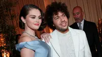 Benny Blanco Ngaku Tak Mandi Tiap Hari, tapi Ada Hal Lain yang Bikin Selena Gomez Terkaget-kaget