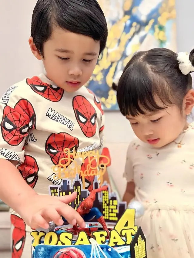 Potret Yosafat Abimanyu Purnama dengan adik (Sumber: Instagram/btpnd)