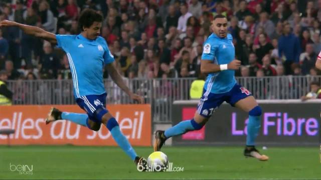 Berita video highlights Ligue 1, Nice vs Olympique Marseille, Senin (2/10/2017). This video presented by BallBall.