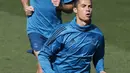 Striker Real Madrid, Cristiano Ronaldo, bersama Gareth Bale saat mengikuti sesi latihan jelang laga Liga Champions di Madrid, Selasa (12/9/2017). Real Madrid akan berhadapan dengan  Apoel FC. (AP/Paul White)