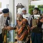 Ganjar Pranowo saat bertemu ulama karismatik asal Banten KH Ahmad Muhtadi Dimyati atau Abuya Muhtadi (Istimewa)
&nbsp;