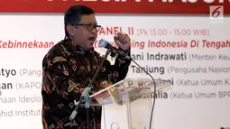 Sekjen Partai PDIP Hasto Kristiyanto memberi sambutan sekaligus membuka Simposium Nasional di Jakarta, Senin (14/8). Acara tersebut di gagas oleh Taruna Merah Putih sebagai bentuk dukungan Pancasila sebagai lambang Negara. (Liputan6.com/Johan Tallo)