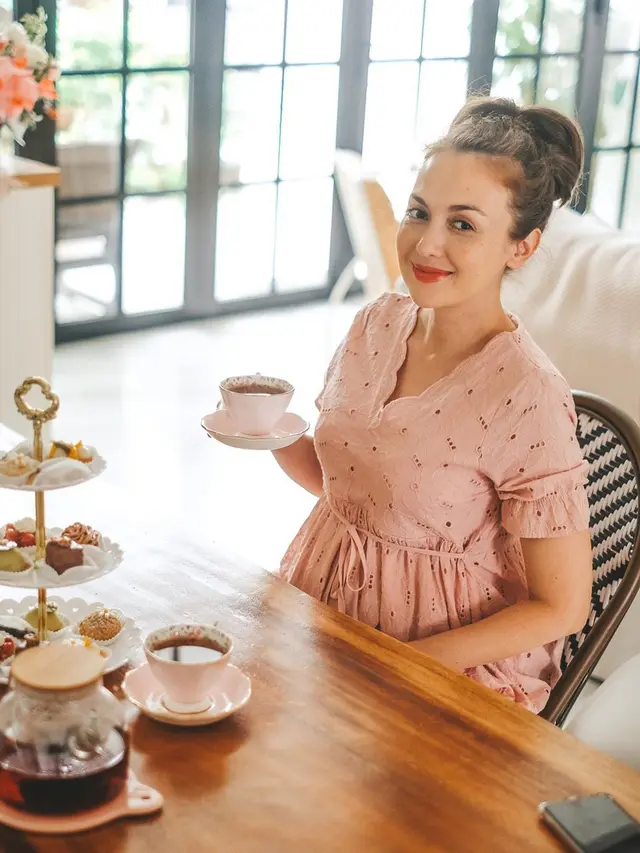 6 Momen Virtual Baby Shower Rianti Cartwright dengan Tema Tea Party