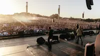 Police Take Action After Fans Attempt to Enter Oasis Concert in Manchester Without Tickets
