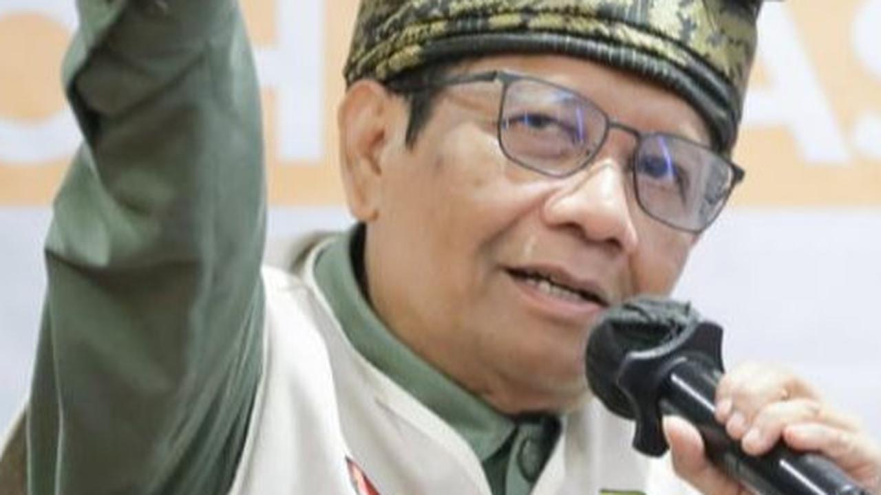 VIDEO: Bawa Surat Untuk Jokowi, Mahfud Umumkan Mundur dari Menko Polhukam Singgung Etika