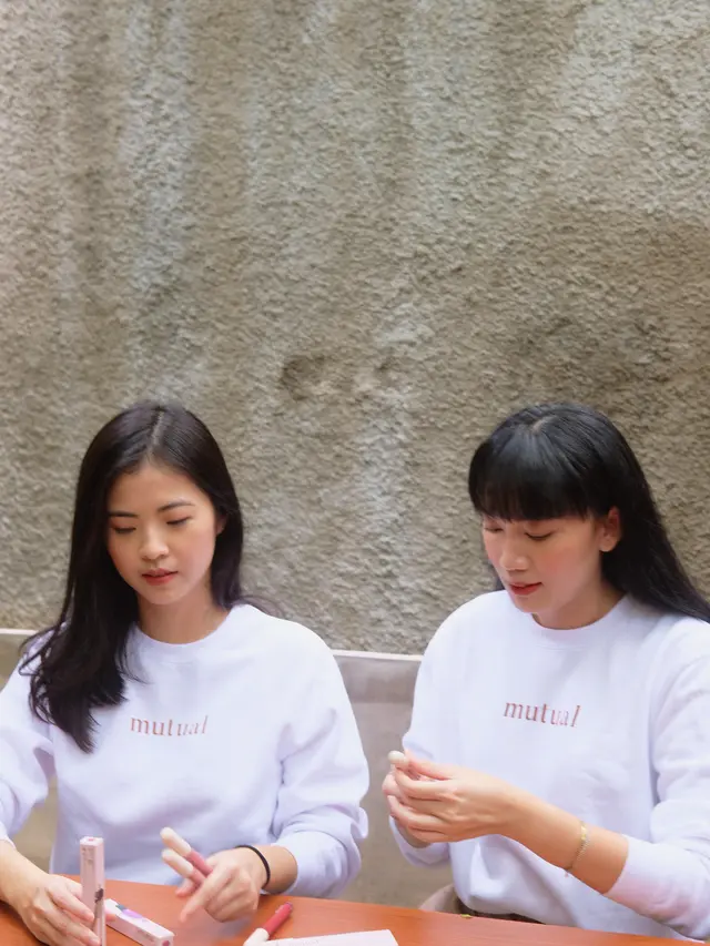 Jessica dan Erika, founder dan owner dari brand lokal Mutual Beaute, bisnis yang berawal dari mimpi yang sama
