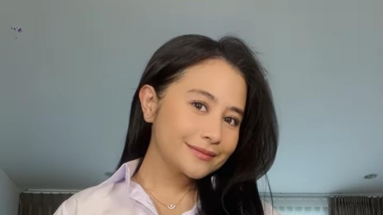 PotrePrilly Latuconsina Tampil Mengenakan Seragam SMA