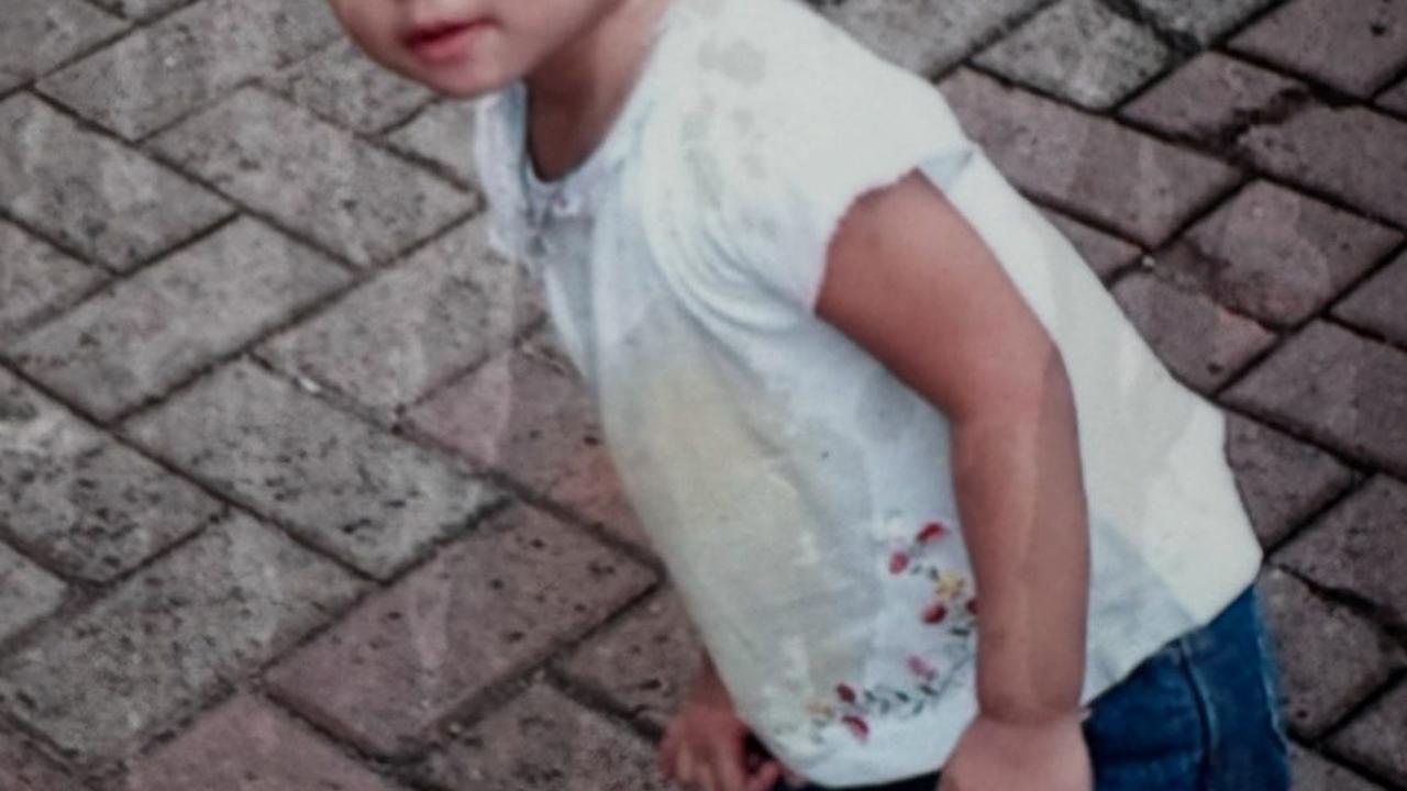 8 Potret Masa Kecil Azizah Salsha, Bikin Netizen Gemas Maksimal!