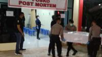 Kedatangan jenazah Pekerja Migran Indonesia yang tewas kecelakaan di Malaysia, tak dihadiri keluarga. (foto: Liputan6.com/ajang nurdin)