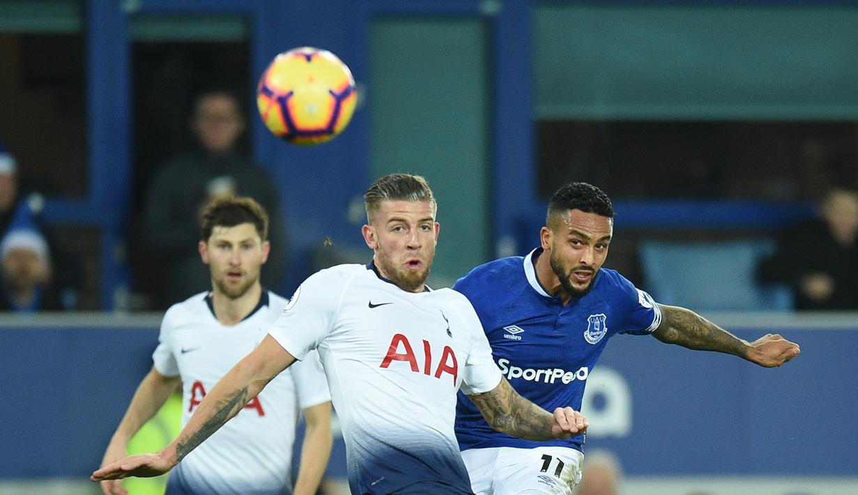 1. Toby Alderweireld - Dua tahun belakangan ini Toby selalu dikaitkan dengan United. Entah apa penyebabnya deal itu urung rampung.  (AFP/Oli Scarff)