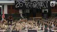 Aksi tersebut digelar untuk mengenang 26 tahun Reformasi. (Liputan6.com/Angga Yuniar)