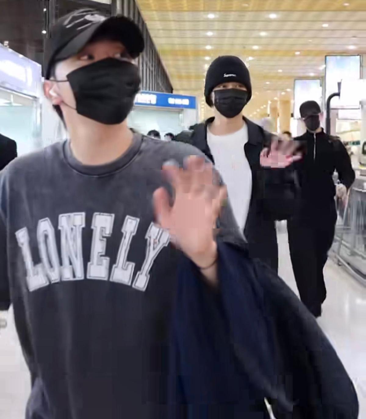 9 Gaya Airport SEVENTEEN yang Skena Banget, Tiap Membernya Punya Signature Look